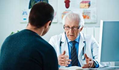Consultando um médico para uma prostatite por um médico