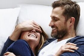 Um homem com uma forma bacteriana de prostatite se beneficia da intimidade íntima com uma mulher